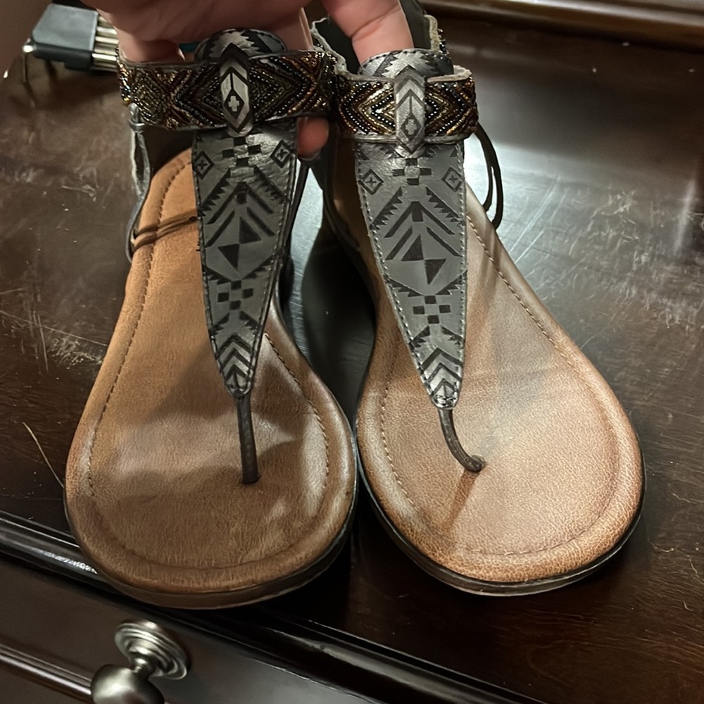 Women's size 10 Antigua Pewter Minnetonka sandals